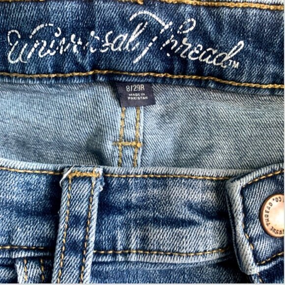 Universal Thread Blue Jeans 2-Tone Leg Distressed Raw Hem Sz 8/29R #125Q - Picture 7 of 8